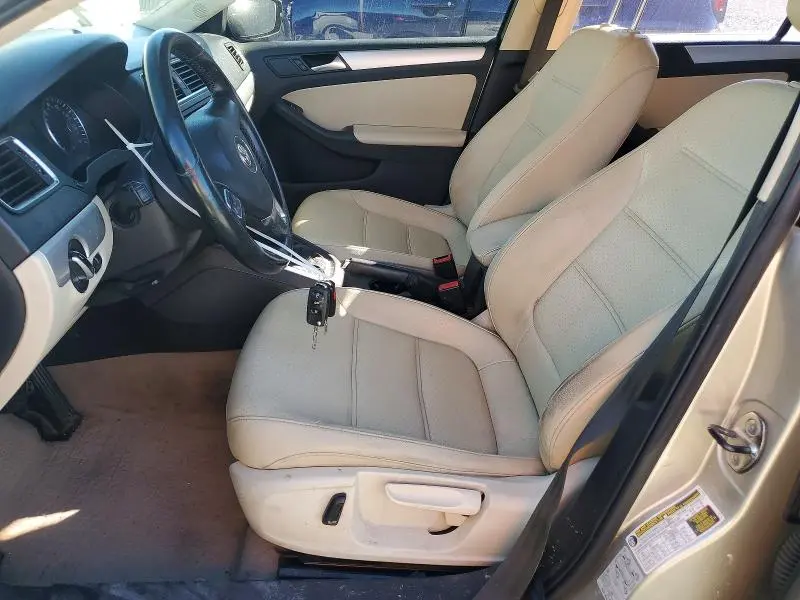 2013 VOLKSWAGEN JETTA SE  