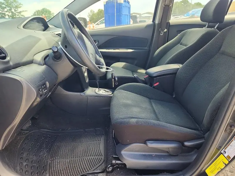 2010 TOYOTA YARIS BASE  