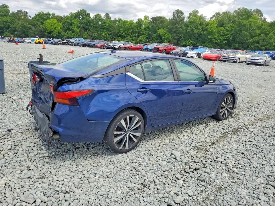 2019 NISSAN ALTIMA SR  