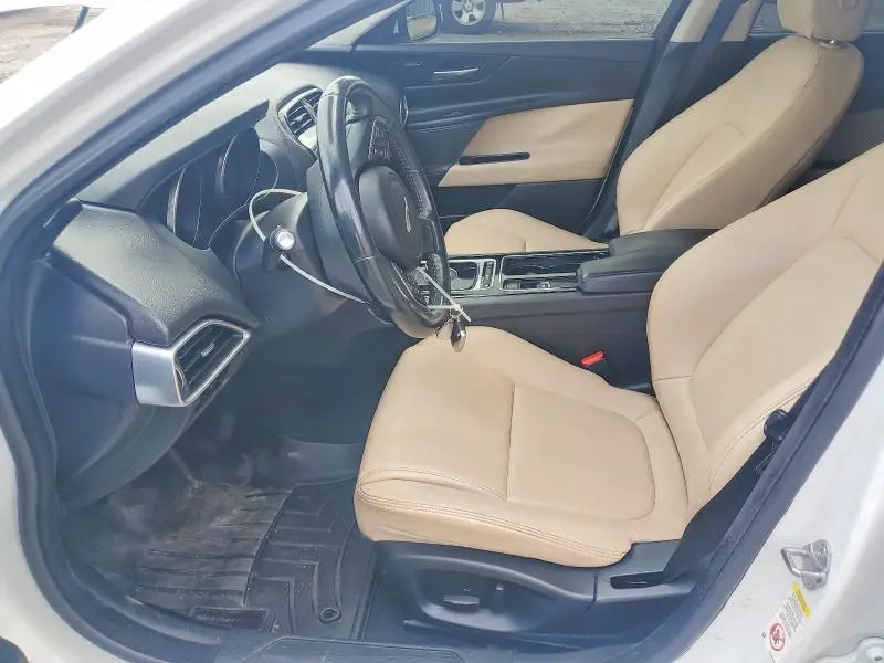 2018 JAGUAR XE PREMIUM  
