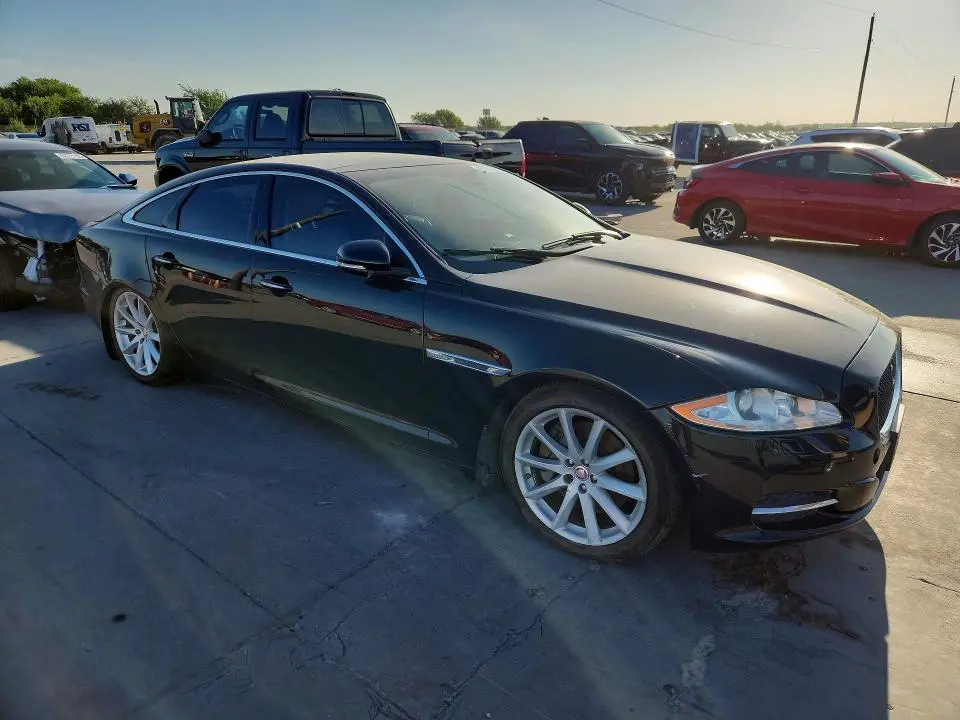 2013 JAGUAR XJ   