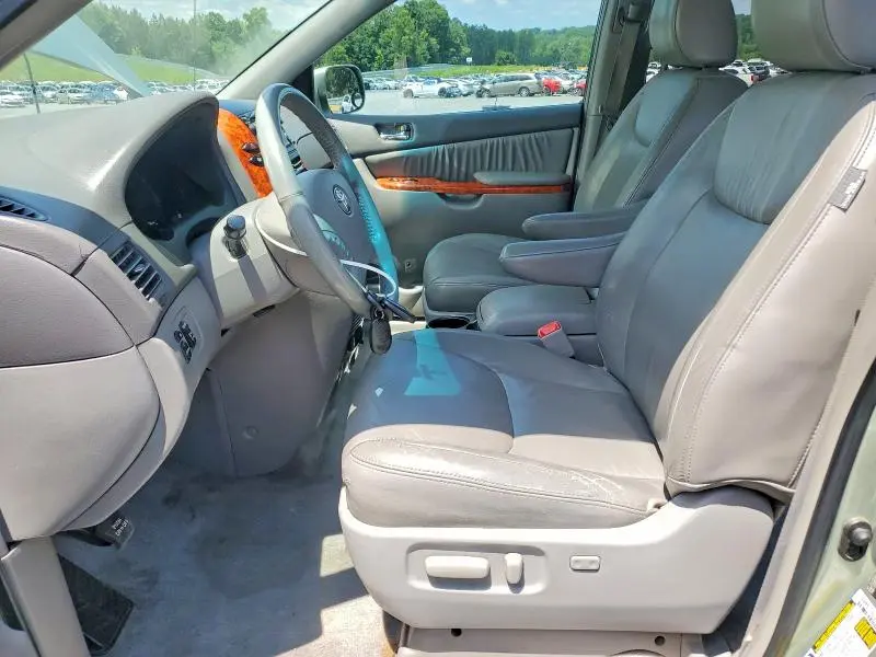 2010 TOYOTA SIENNA XLE  