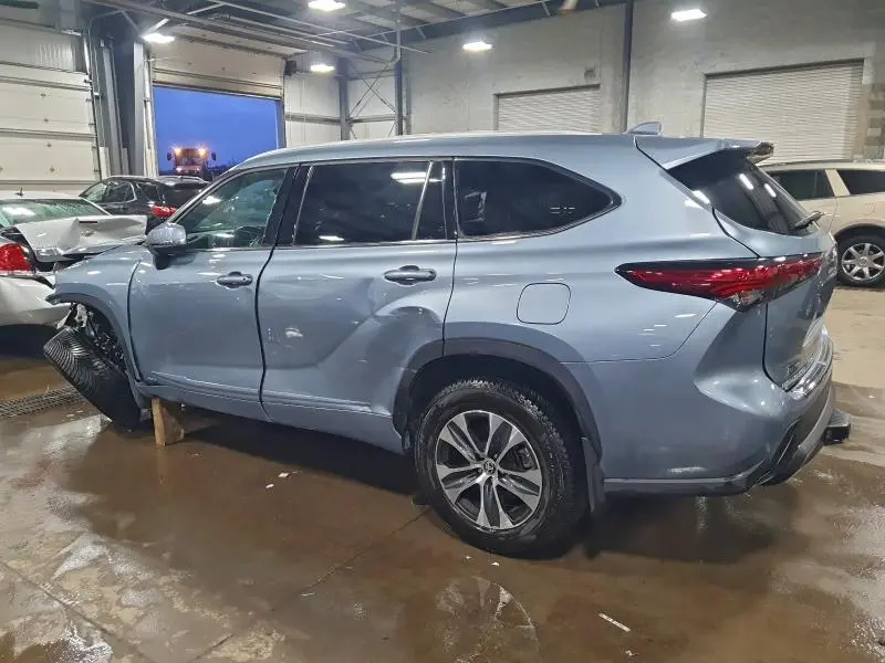 2022 TOYOTA HIGHLANDER HYBRID XLE  