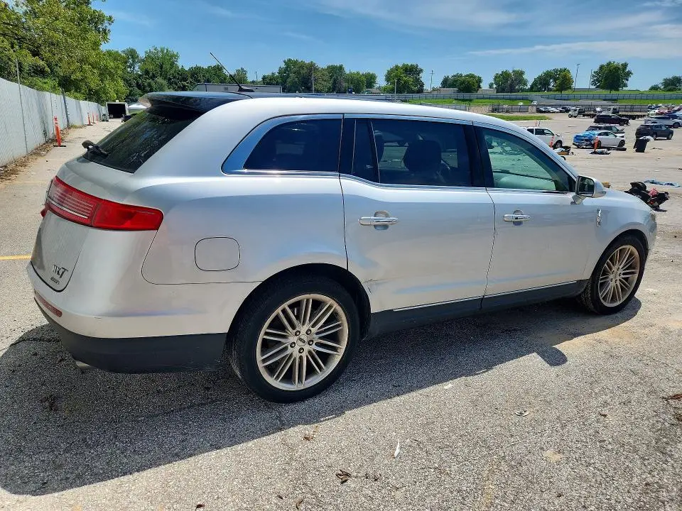 2015 LINCOLN MKT   