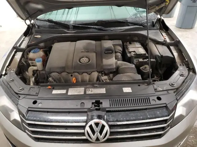 2013 VOLKSWAGEN PASSAT S  