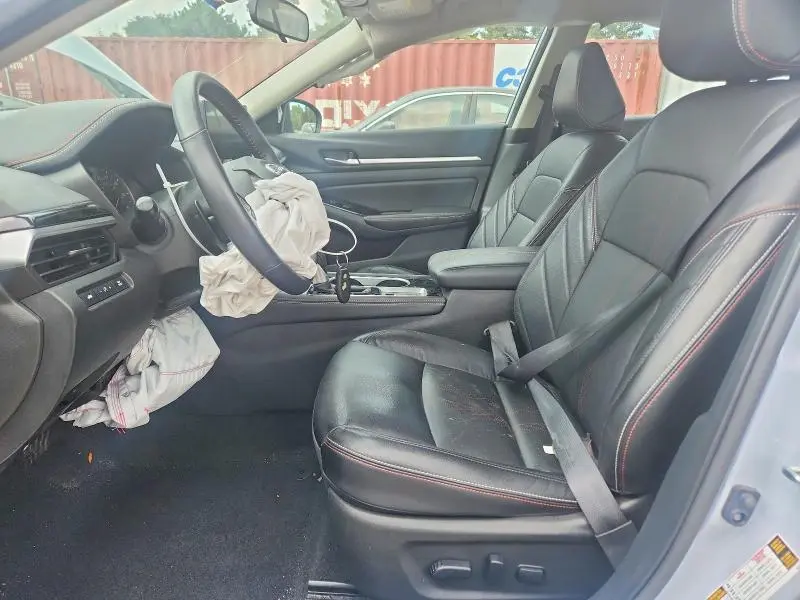2024 NISSAN ALTIMA SR  