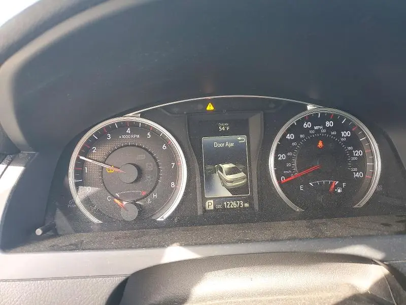 2016 TOYOTA CAMRY SE  