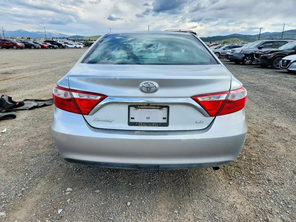 2016 TOYOTA CAMRY LE  