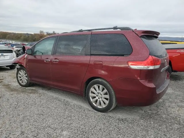 2014 TOYOTA SIENNA XLE  