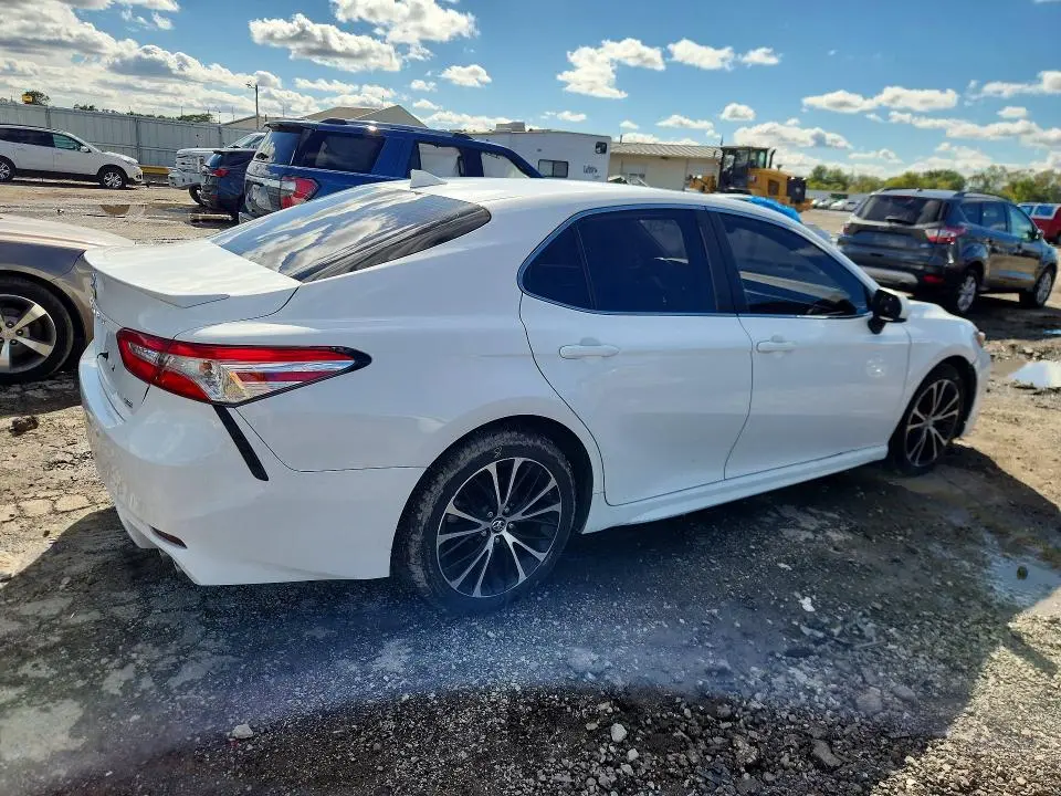 2019 TOYOTA CAMRY SE  