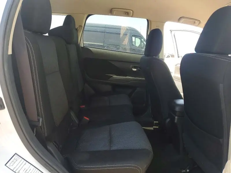 2018 MITSUBISHI OUTLANDER SE  