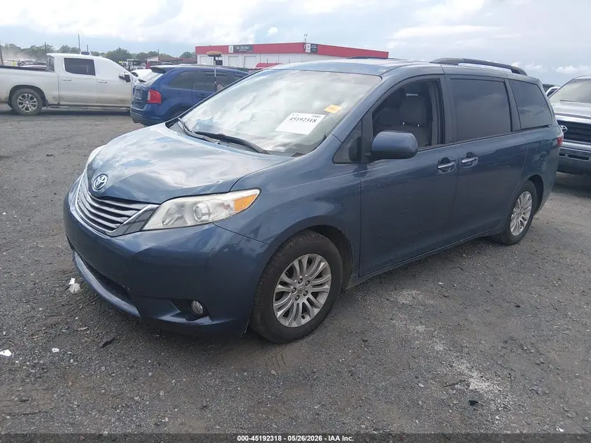 2015 TOYOTA SIENNA XLE 8 PASSENGER