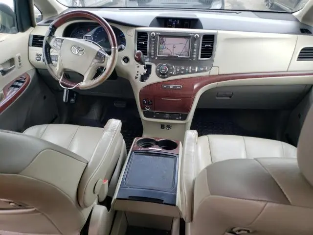 2013 TOYOTA SIENNA XLE  