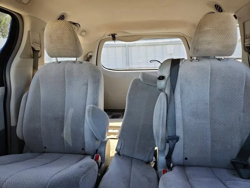 2012 TOYOTA SIENNA LE  