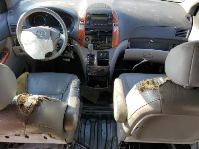 2010 TOYOTA SIENNA XLE  