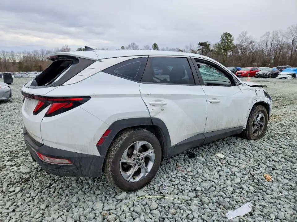 2022 HYUNDAI TUCSON SE  