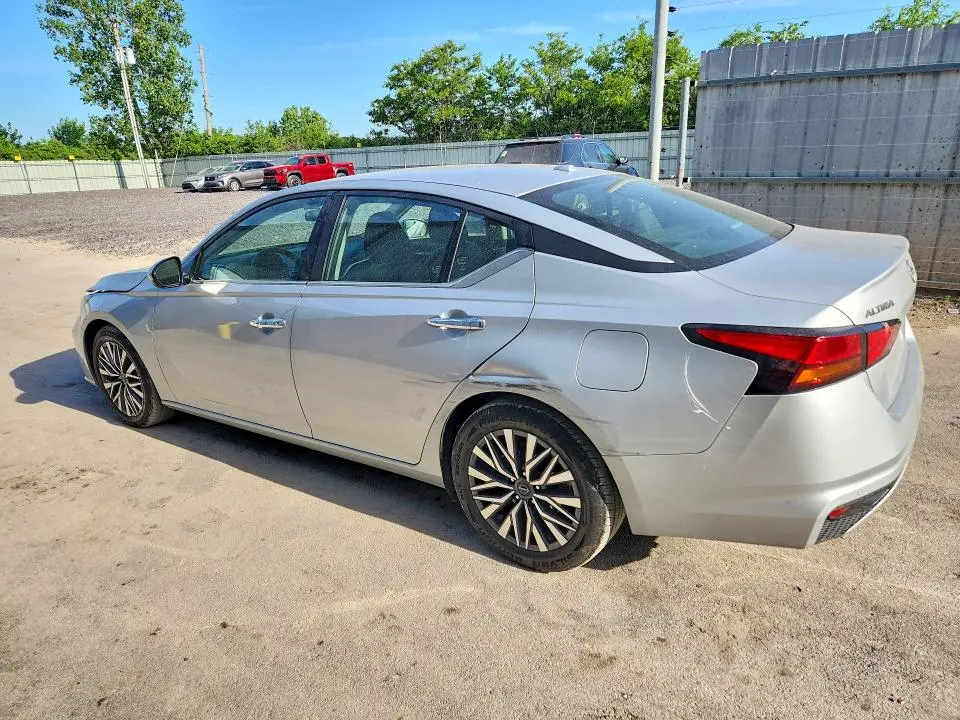 2023 NISSAN ALTIMA SV  