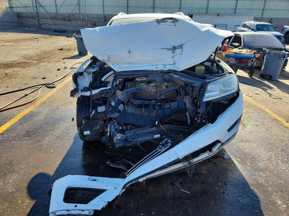 2015 VOLKSWAGEN TOUAREG V6  