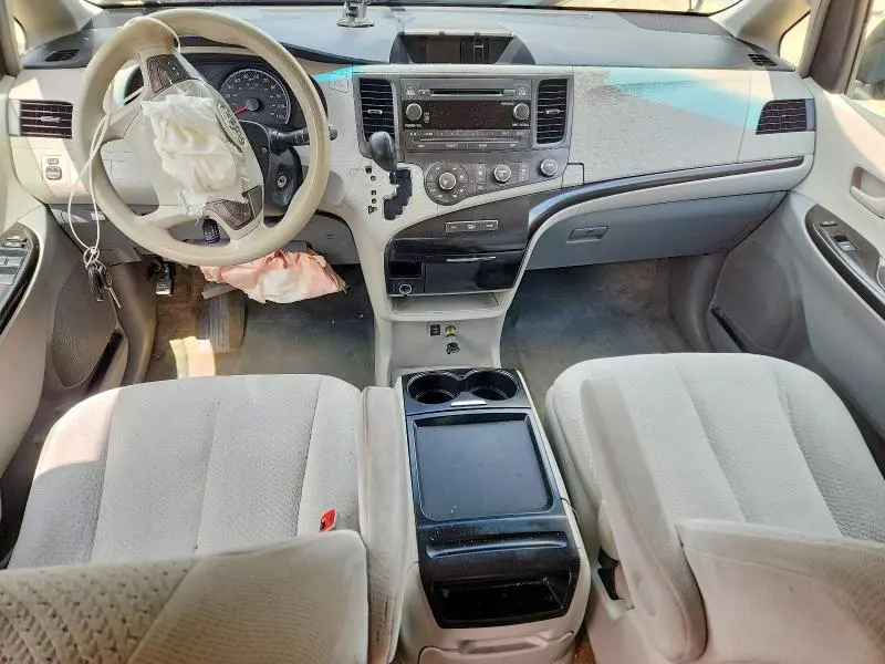2011 TOYOTA SIENNA   