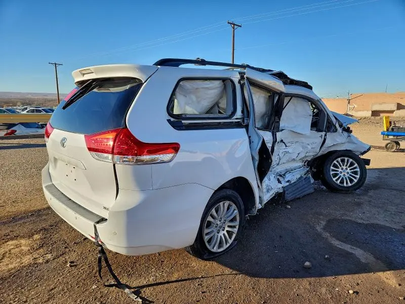 2014 TOYOTA SIENNA XLE  