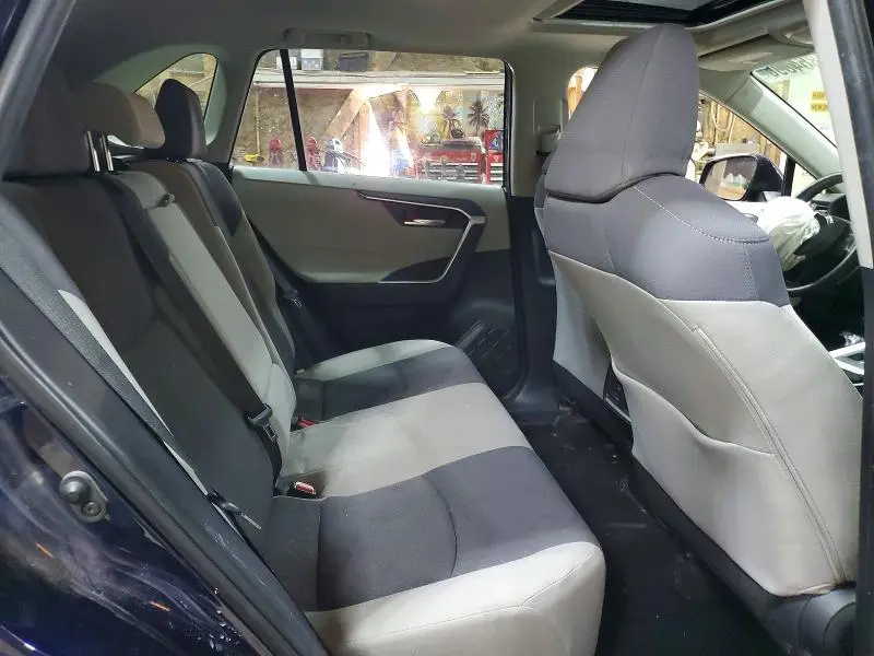 2019 TOYOTA RAV4 XLE  