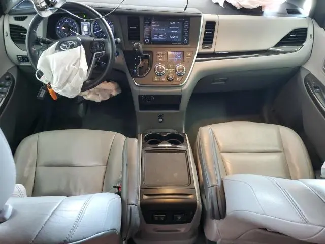 2019 TOYOTA SIENNA XLE  