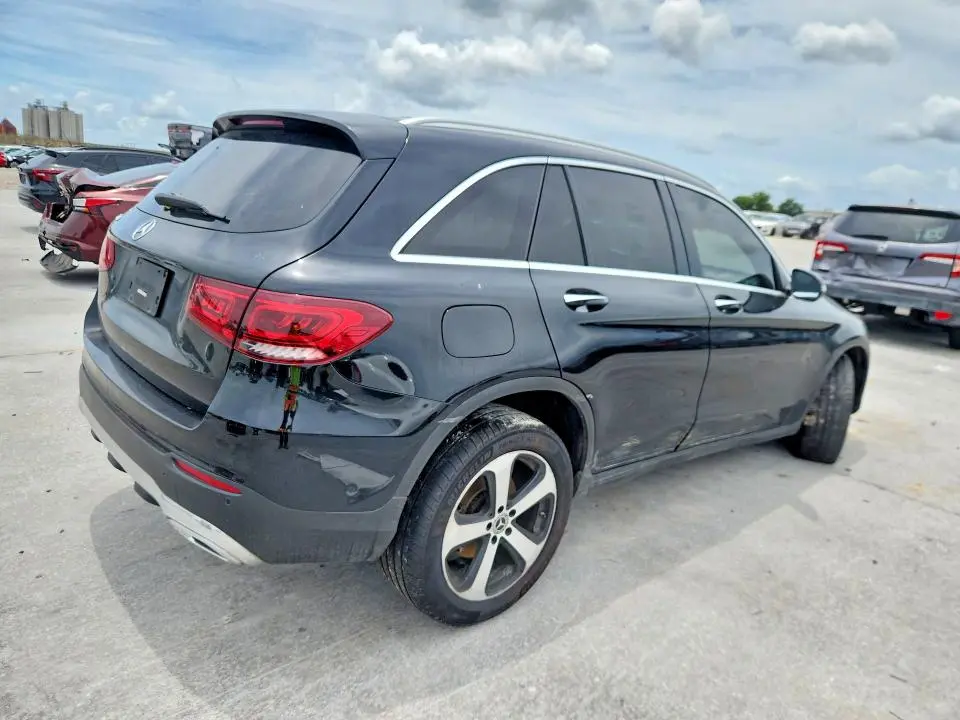 2021 MERCEDES-BENZ GLC 300  