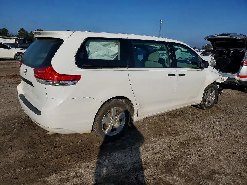 2013 TOYOTA SIENNA   