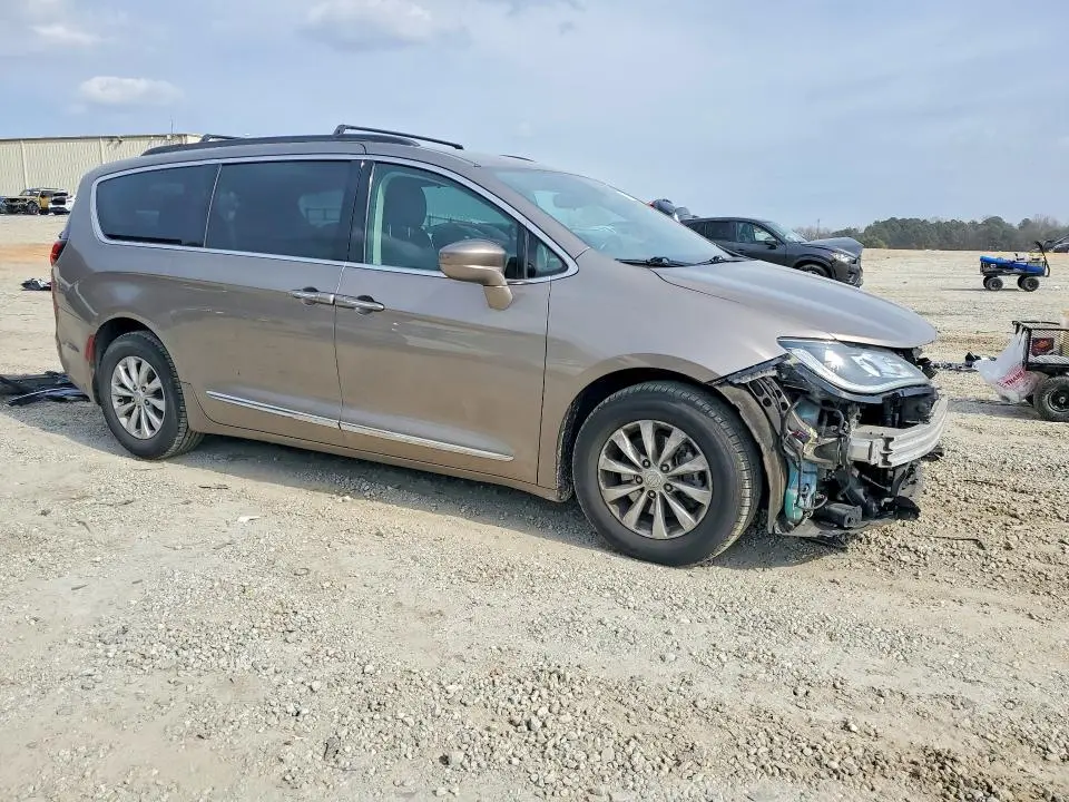 2017 CHRYSLER PACIFICA TOURING L  