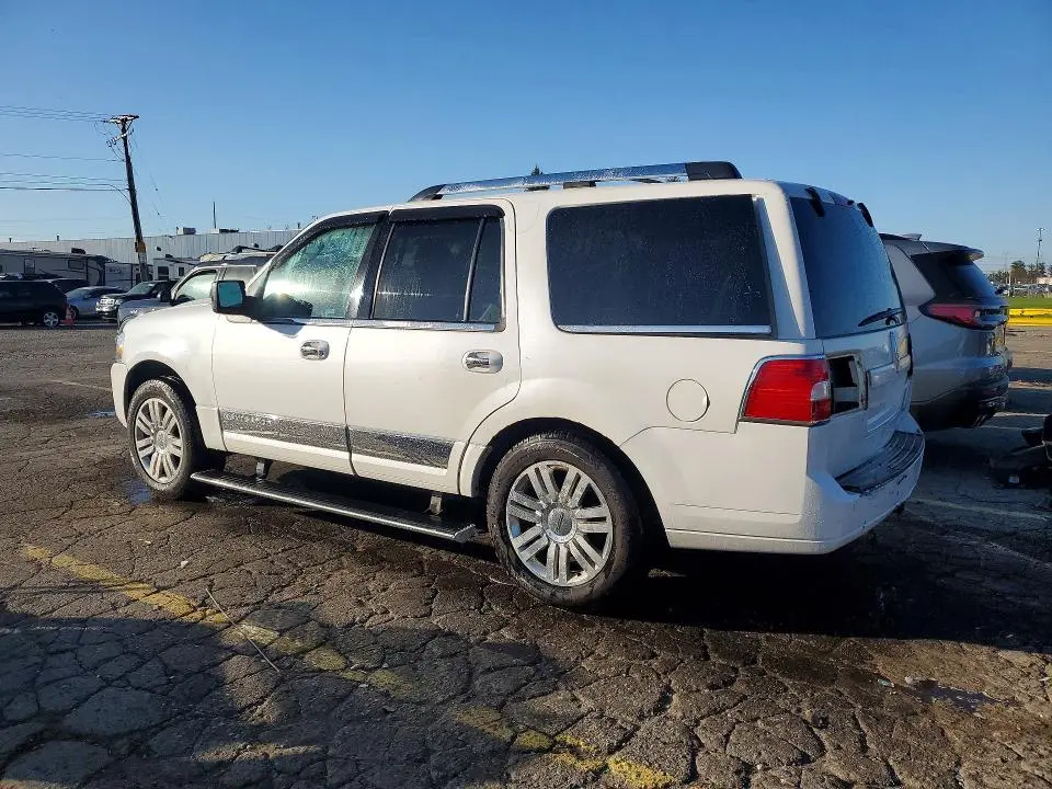 2011 LINCOLN NAVIGATOR   