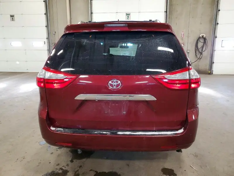 2015 TOYOTA SIENNA XLE  