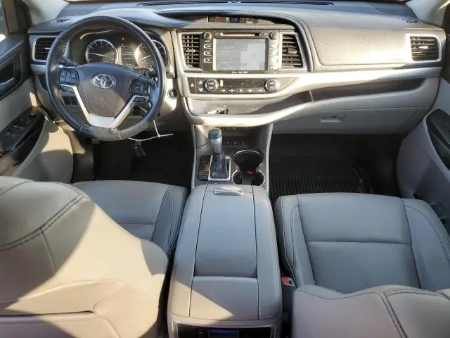 2017 TOYOTA HIGHLANDER SE  