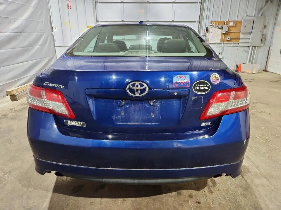 2011 TOYOTA CAMRY SE  