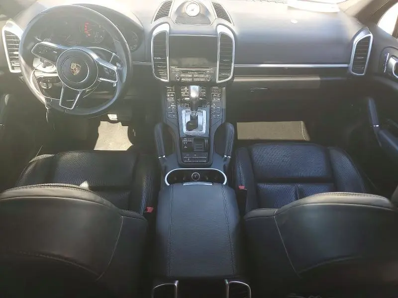 2017 PORSCHE CAYENNE   