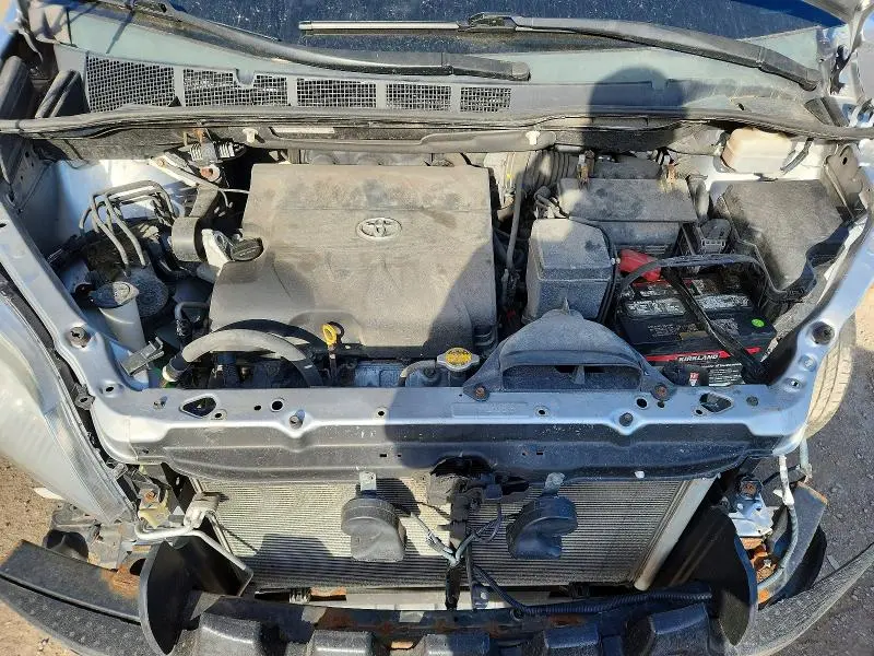 2014 TOYOTA SIENNA XLE 8-PASSENGER  