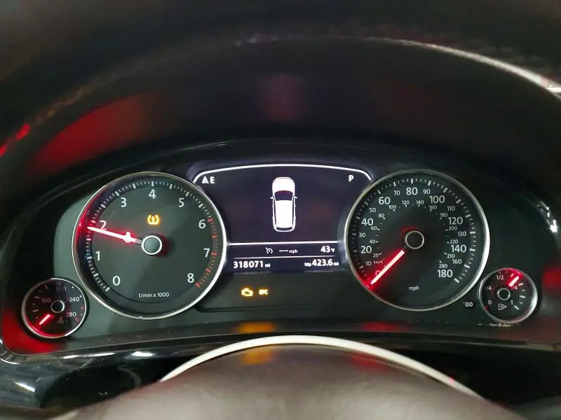 2013 VOLKSWAGEN TOUAREG V6  