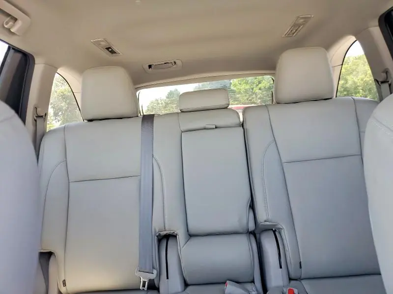 2016 TOYOTA HIGHLANDER LE  