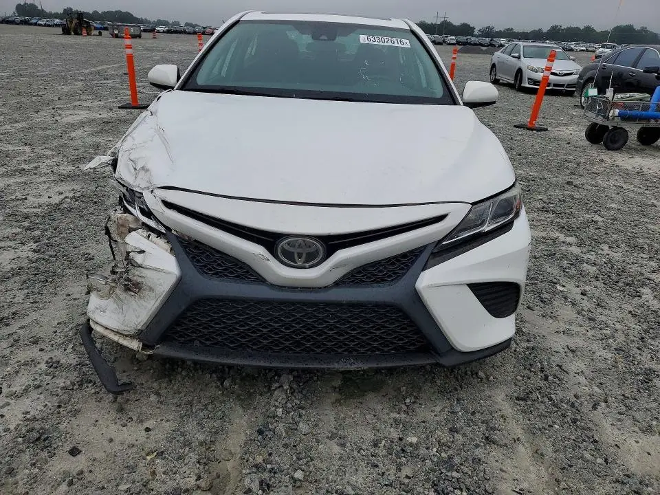 2019 TOYOTA CAMRY SE  