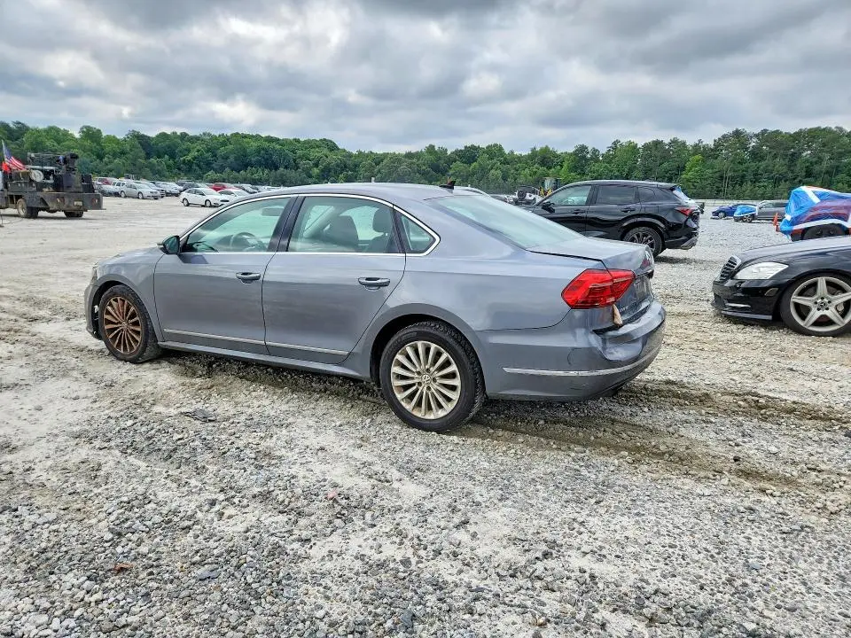 2016 VOLKSWAGEN PASSAT SE  