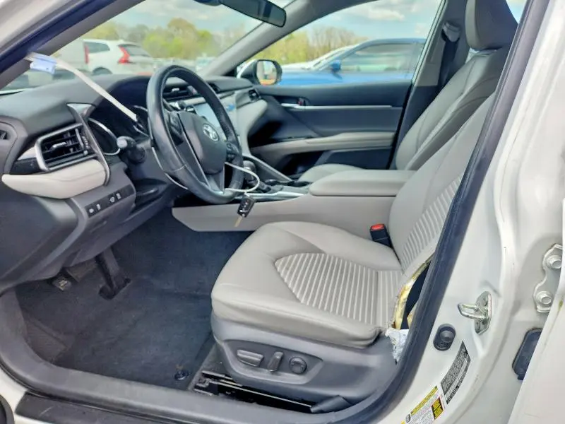 2019 TOYOTA CAMRY SE  