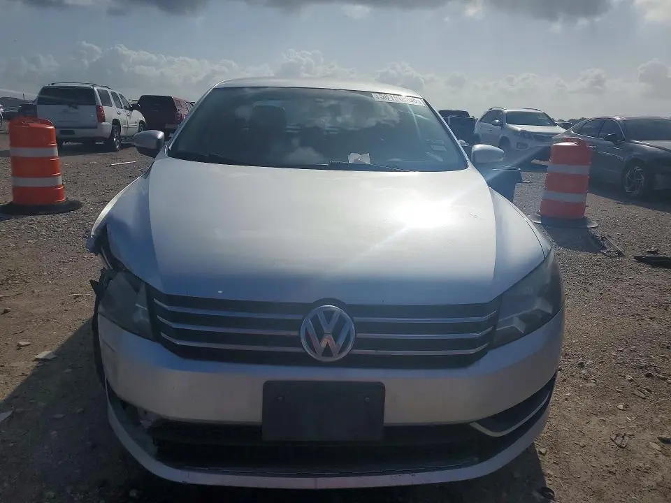 2015 VOLKSWAGEN PASSAT S  