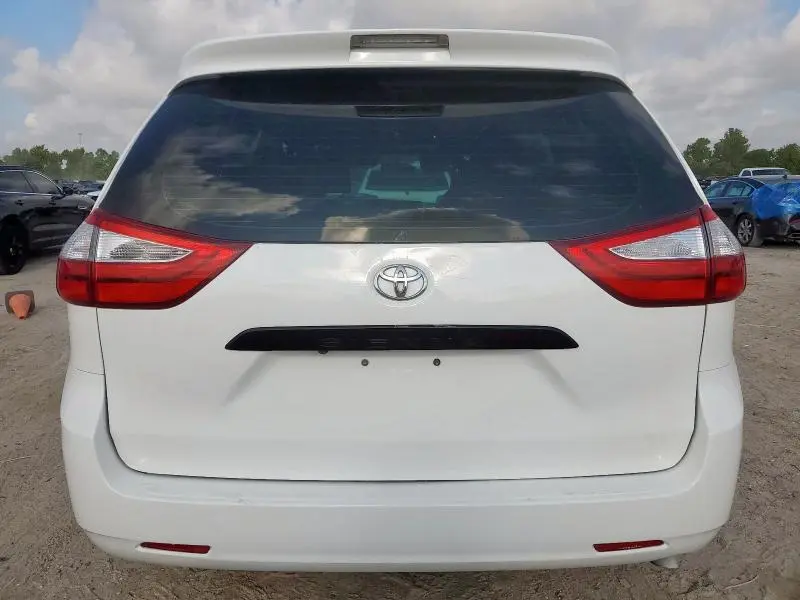 2017 TOYOTA SIENNA   
