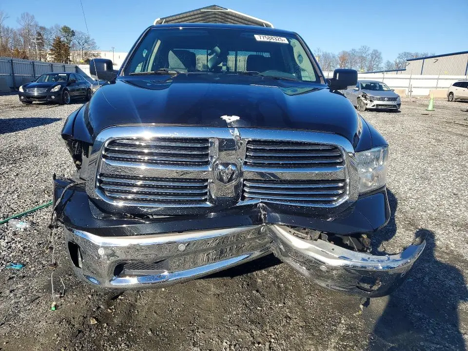 2016 RAM 1500 SLT  
