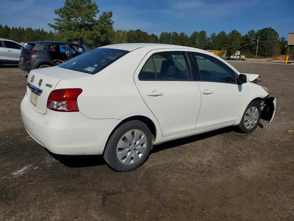 2011 TOYOTA YARIS BASE  