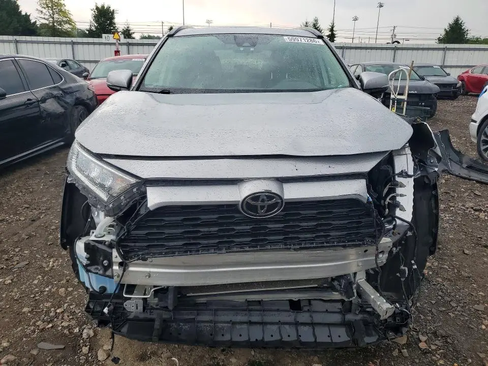 2021 TOYOTA RAV4 XLE  