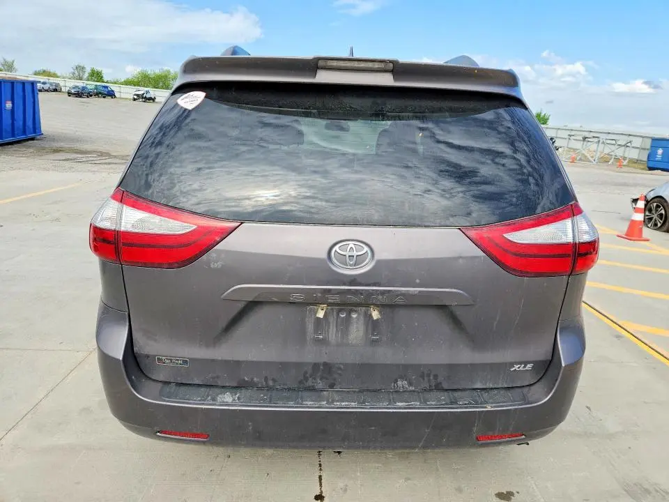 2019 TOYOTA SIENNA XLE 8-PASSENGER  