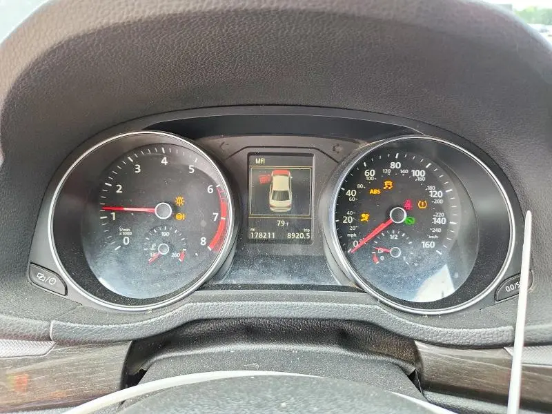 2017 VOLKSWAGEN PASSAT SE  