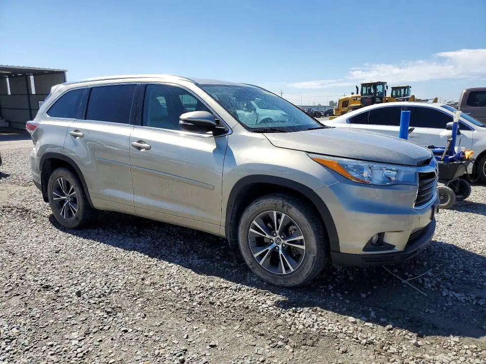 2016 TOYOTA HIGHLANDER XLE  