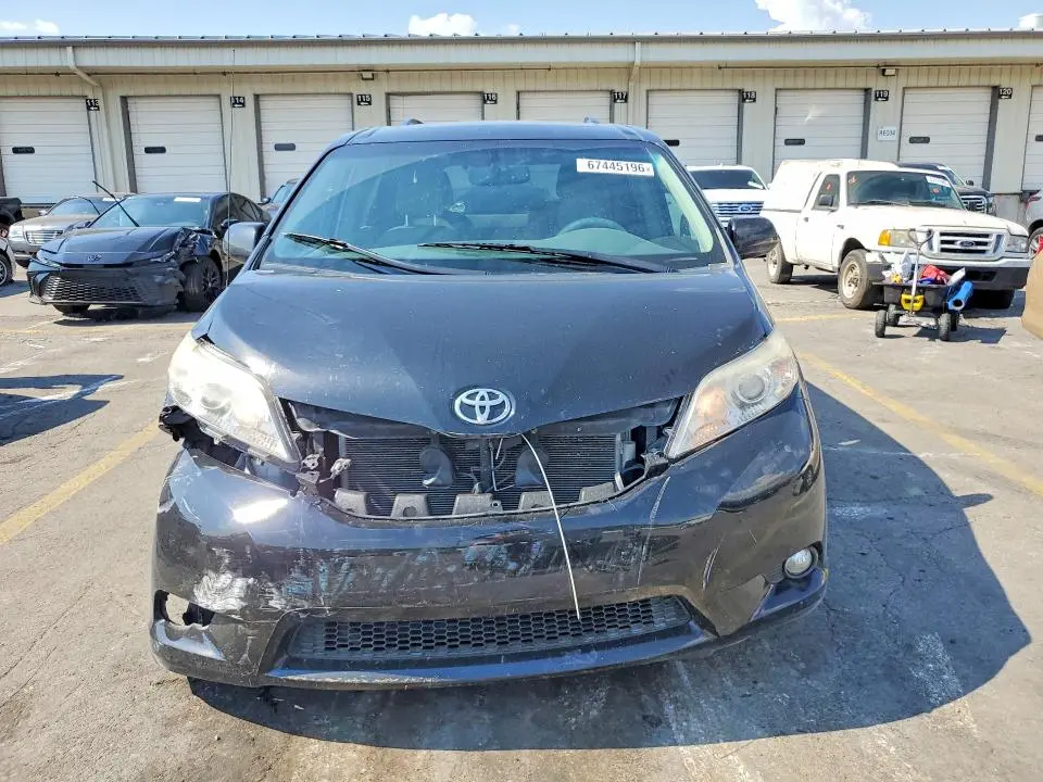 2014 TOYOTA SIENNA XLE 8-PASSENGER  