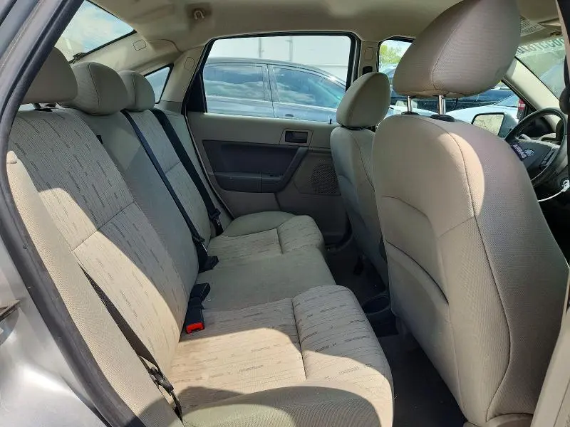 2010 FORD FOCUS SE  